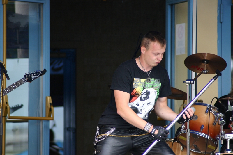 2012-06-09-Rockaréna před KD MájJG_UPLOAD_IMAGENAME_SEPARATOR2